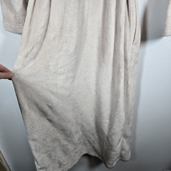 UGG Women's Cream Robe - Picture 12 of 16